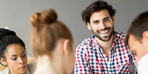 52d17107-5861-4659-99d9-de5055f40fa5-1499718274146 Group with man laughing
