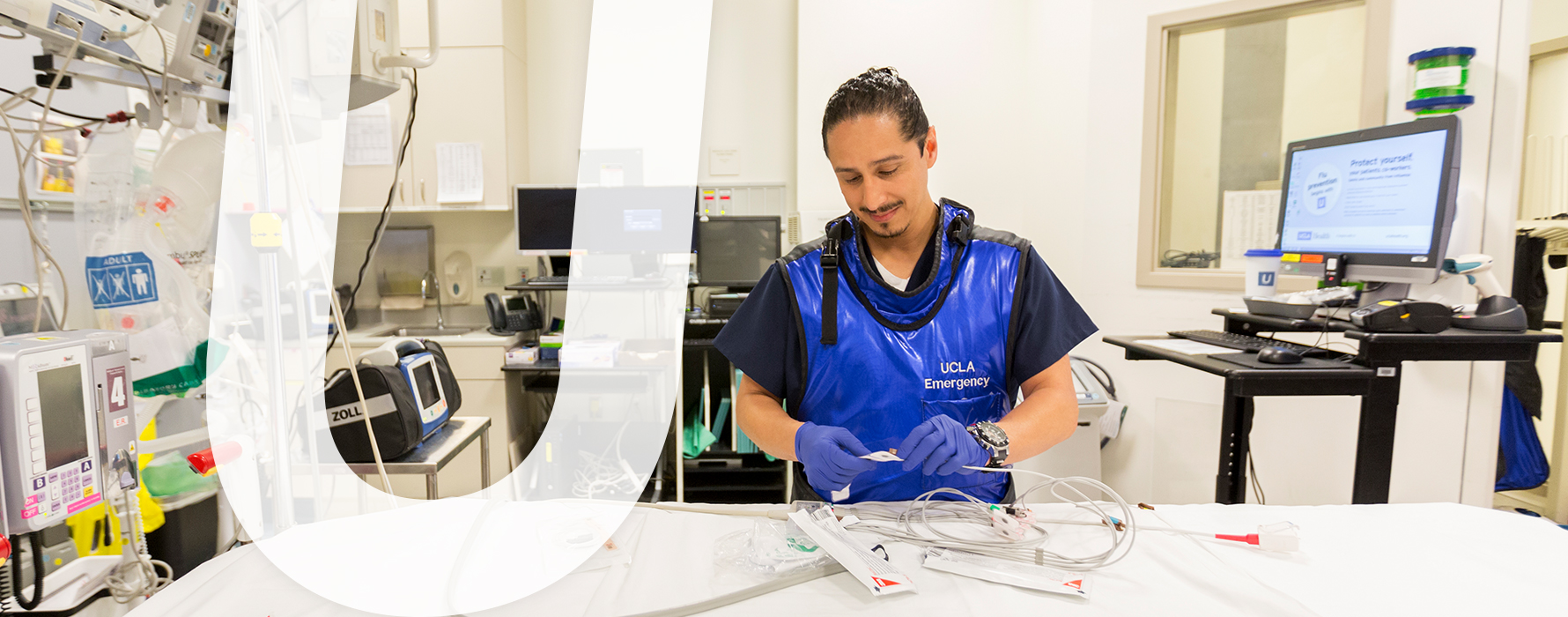Emergency nurse getting ready to receive patient