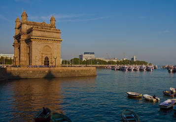 Entrata del monumento di Mumbai, India, al tramonto