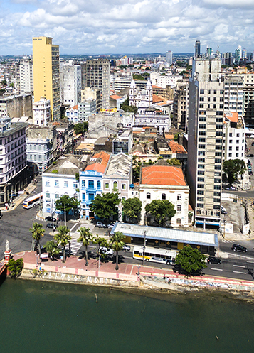 Vista urbana da cidade de Recife, Brasil, ao longo da costa.