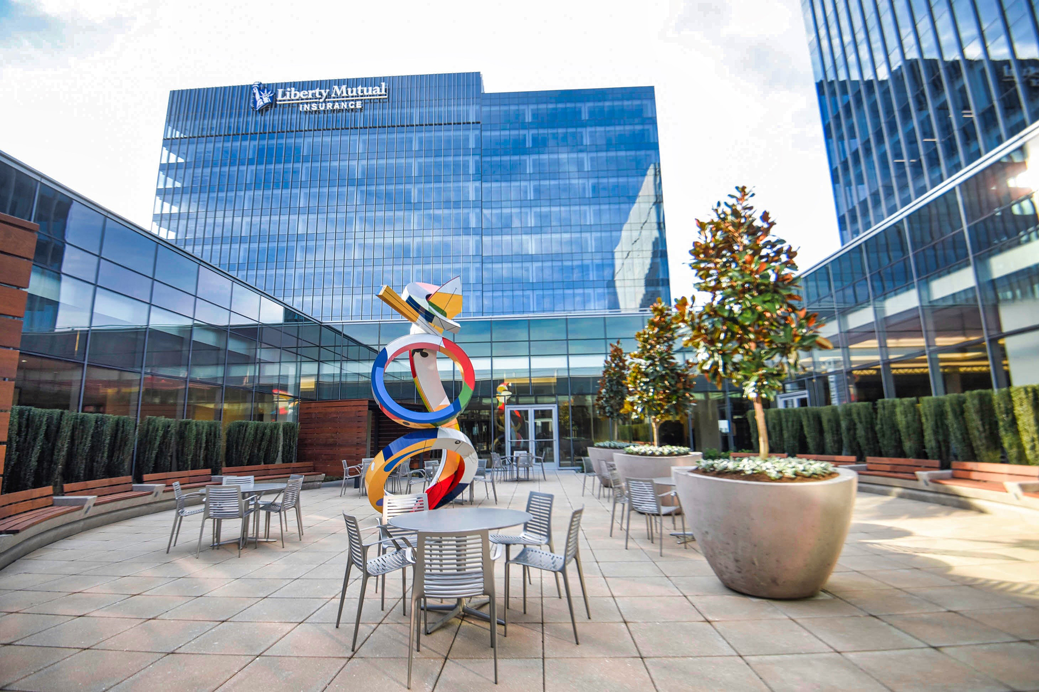 Outdoor seating area at Liberty Mutual Plano, TX, office
